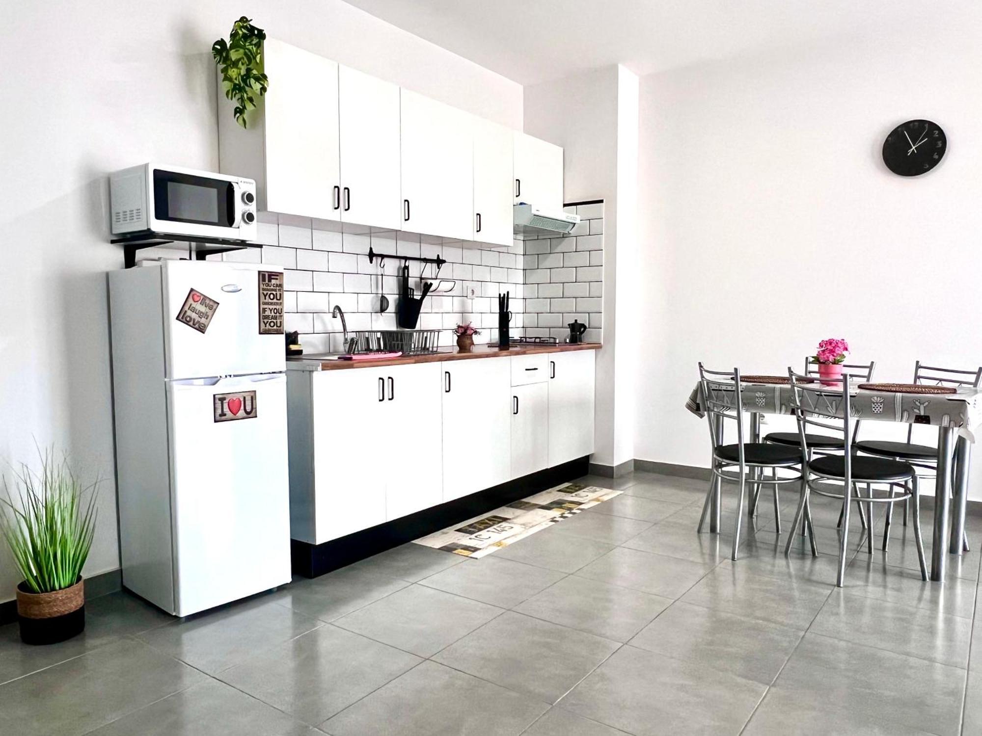Animos! Apartments - 10 Modern Apartments Near The City & Beach, Perfect For Nomads, Travellers, Families, Watersports! Santa Maria Bagian luar foto